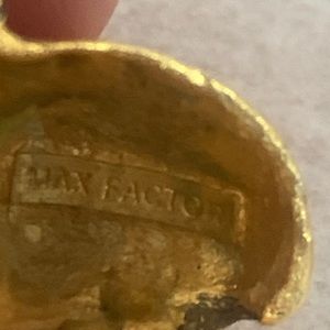 A beautiful vintage Max Factor perfume compact circa 1970.